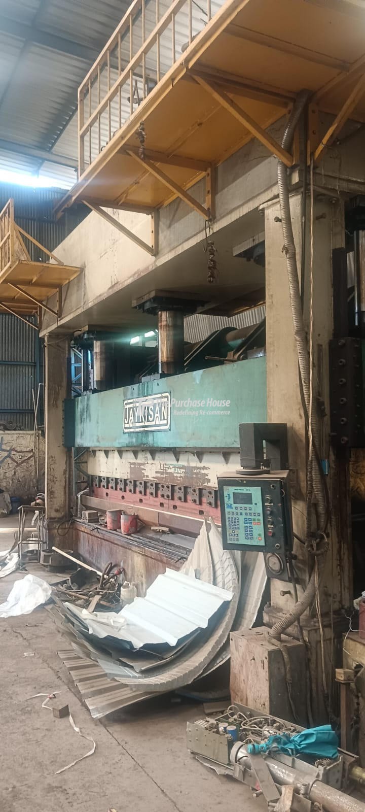 HYDRAULIC PRESS BRAKE MACHINE (HYDRAULIC SHEET BENDING MACHINE)
