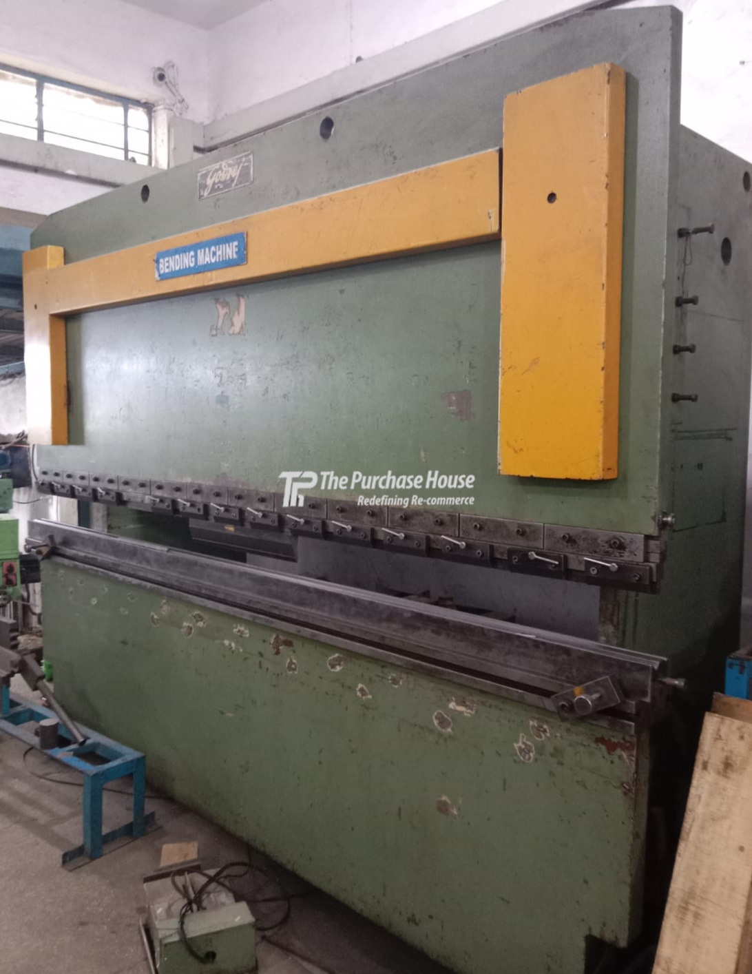 HYDRAULIC PRESS BRAKE MACHINE