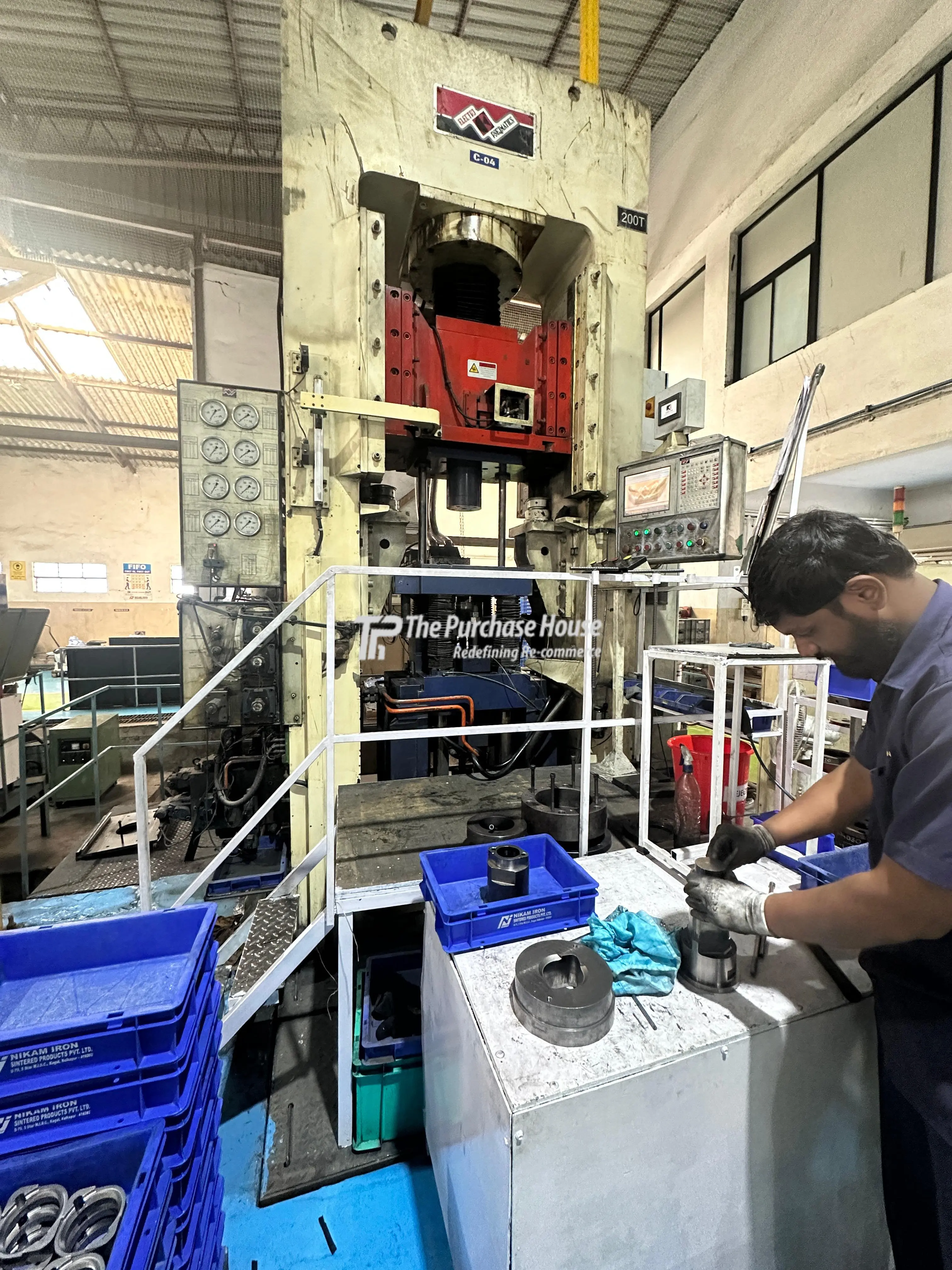 HYDRAULIC DRY COMPACTING PRESS MACHINE