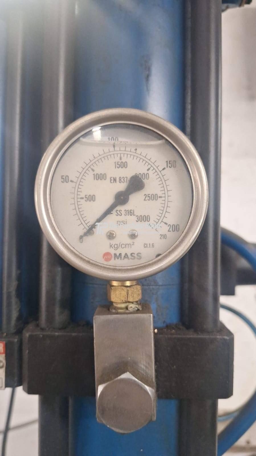 HYDROPNEUMATIC PRESS MACHINE