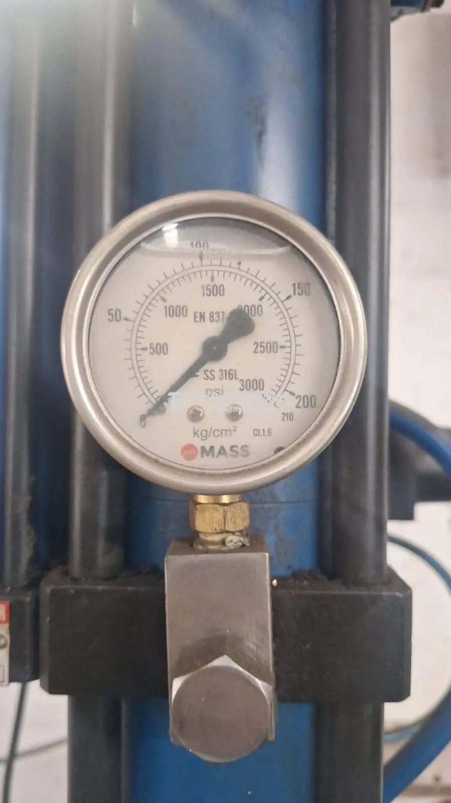 Hydropneumatic Press Machine for Precision Operations