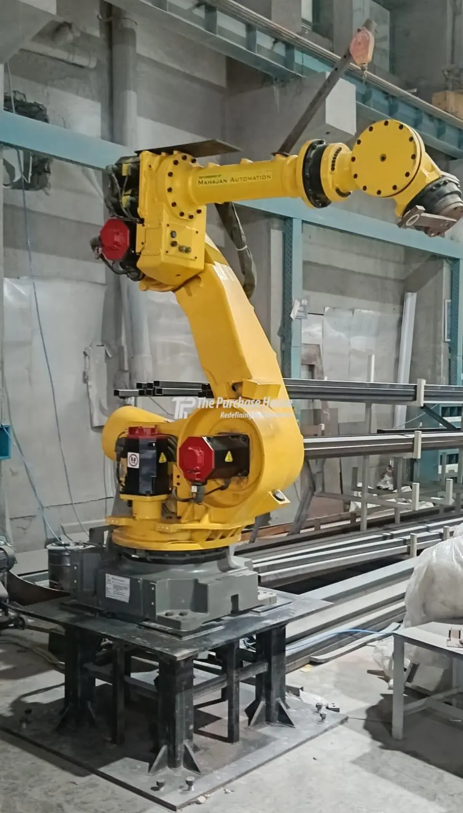 INDUSTRIAL ROBOT