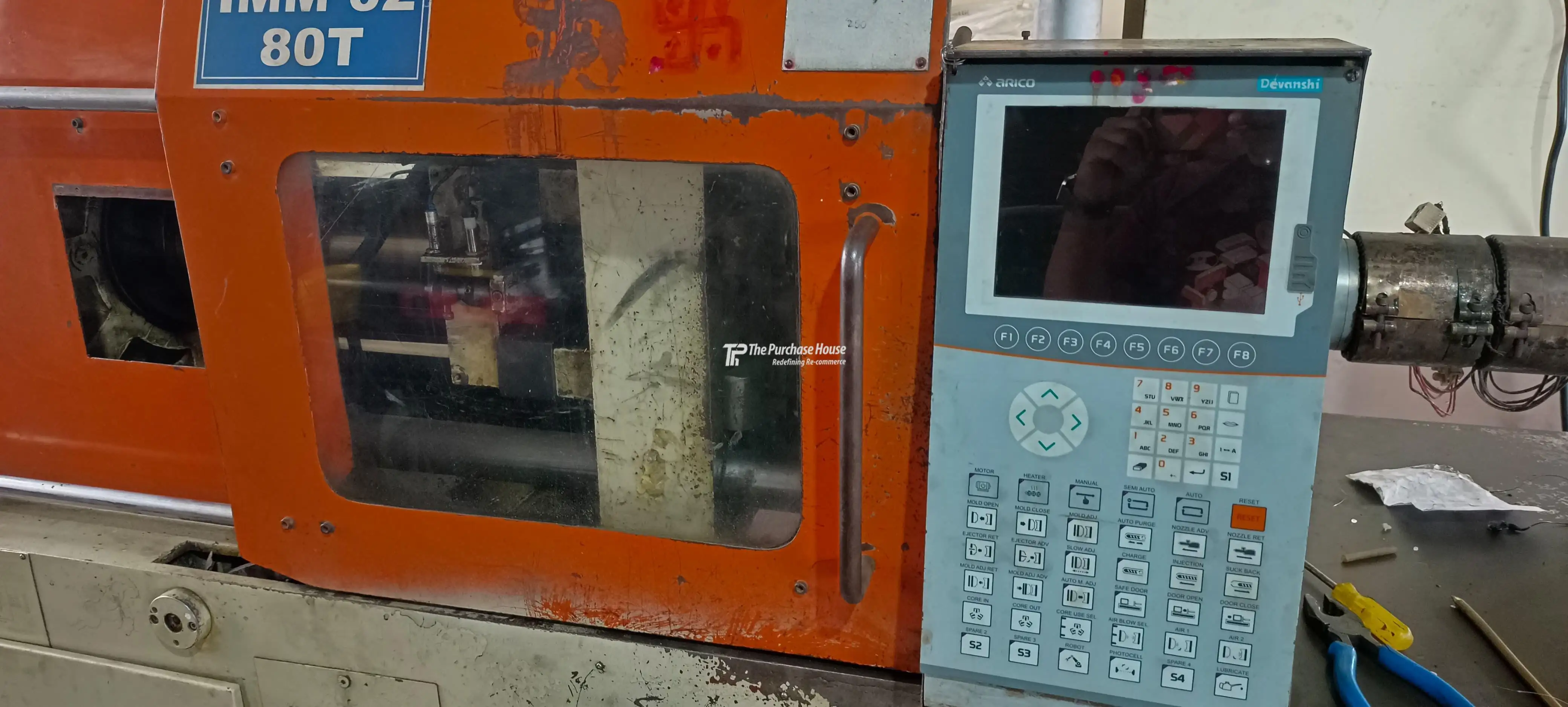 Industrial injection moulding machine setup with control panel