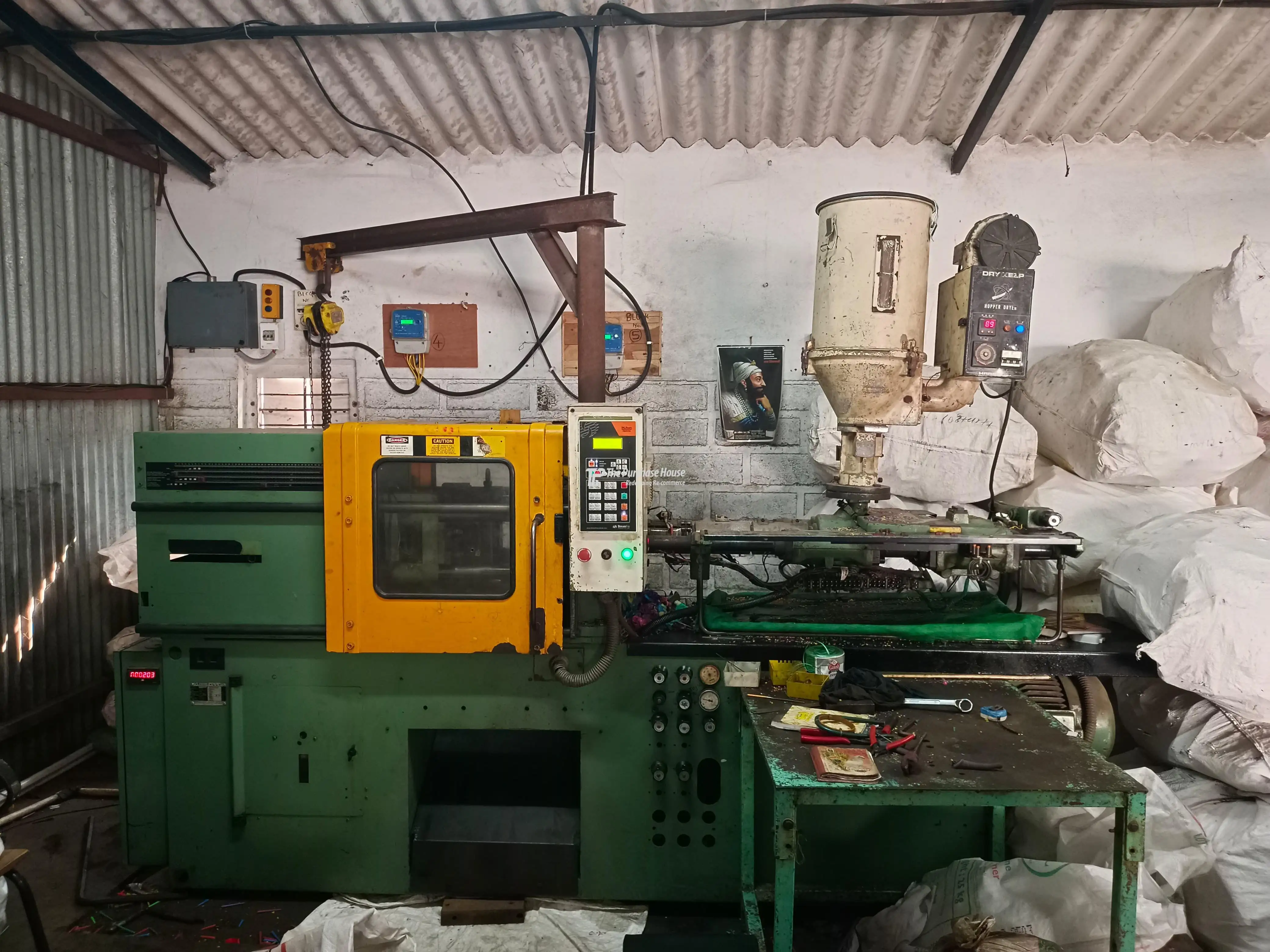 Industrial injection moulding machine setup with control panel