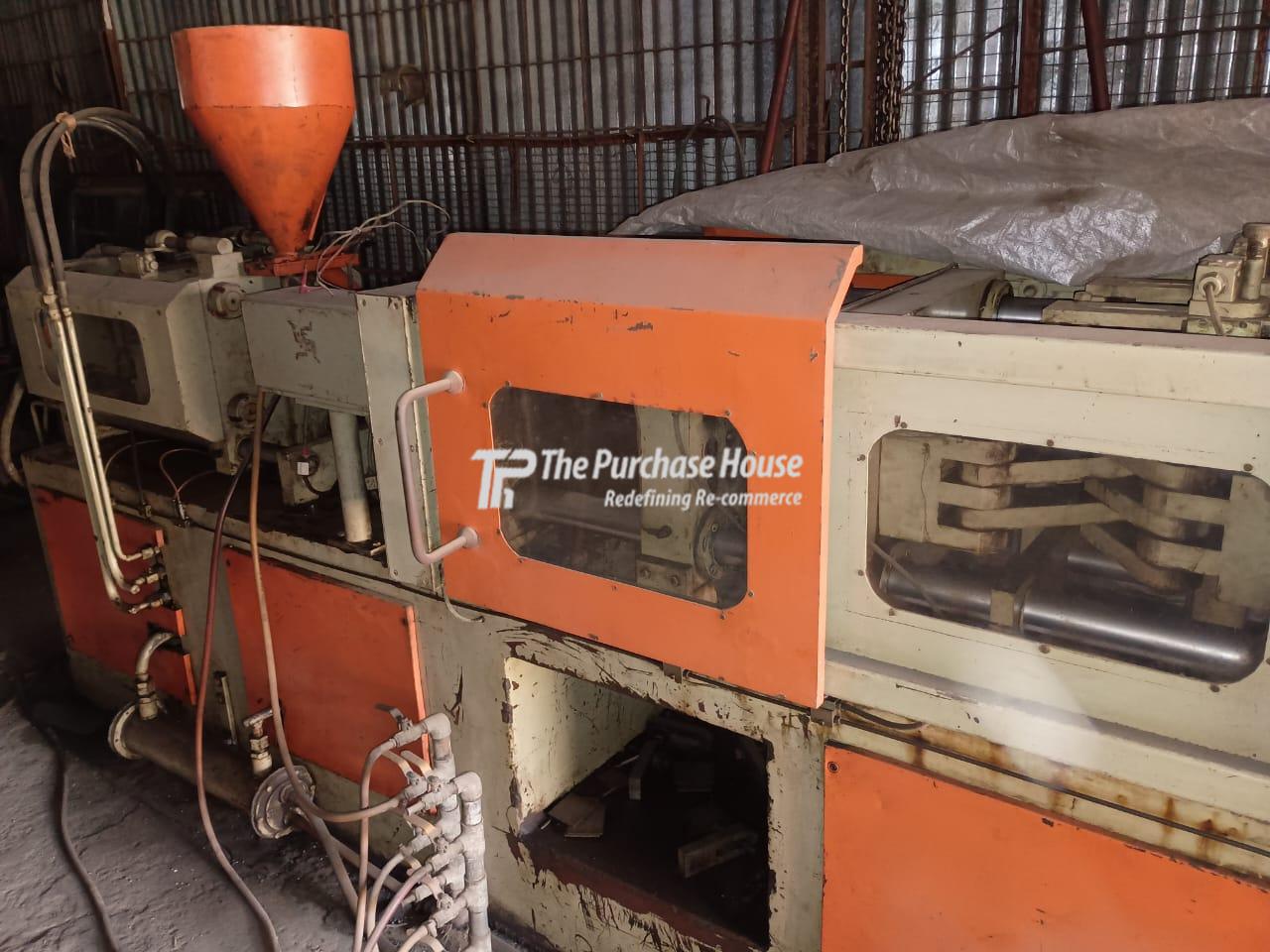 INJECTION MOULDING MACHINE