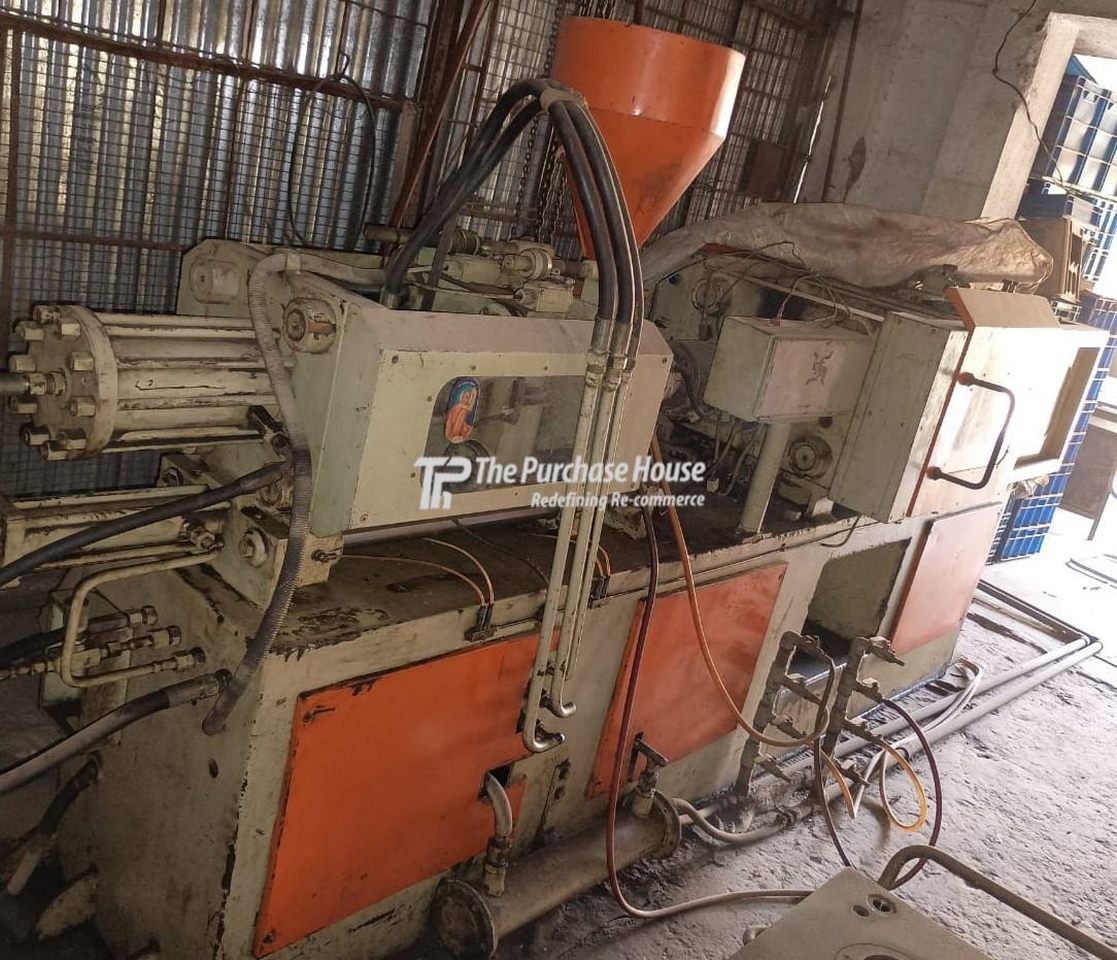 INJECTION MOULDING MACHINE