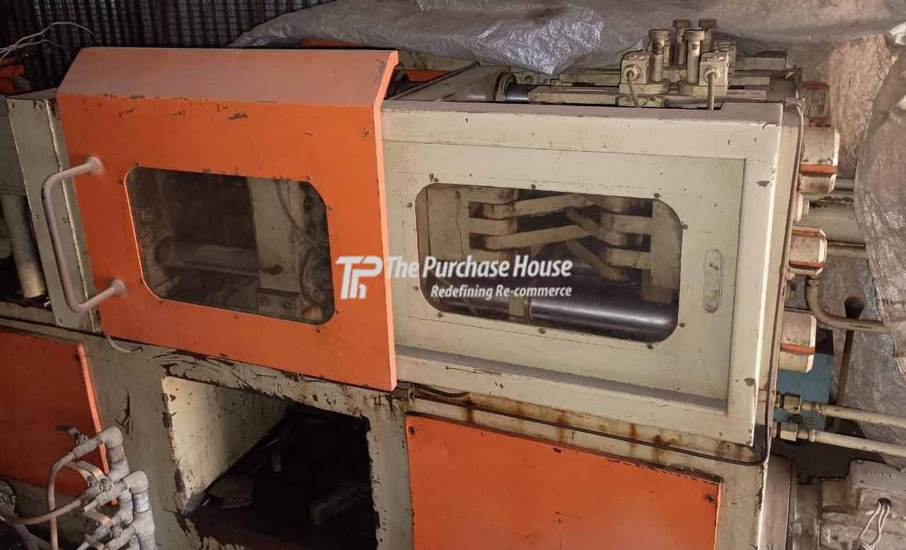 INJECTION MOULDING MACHINE