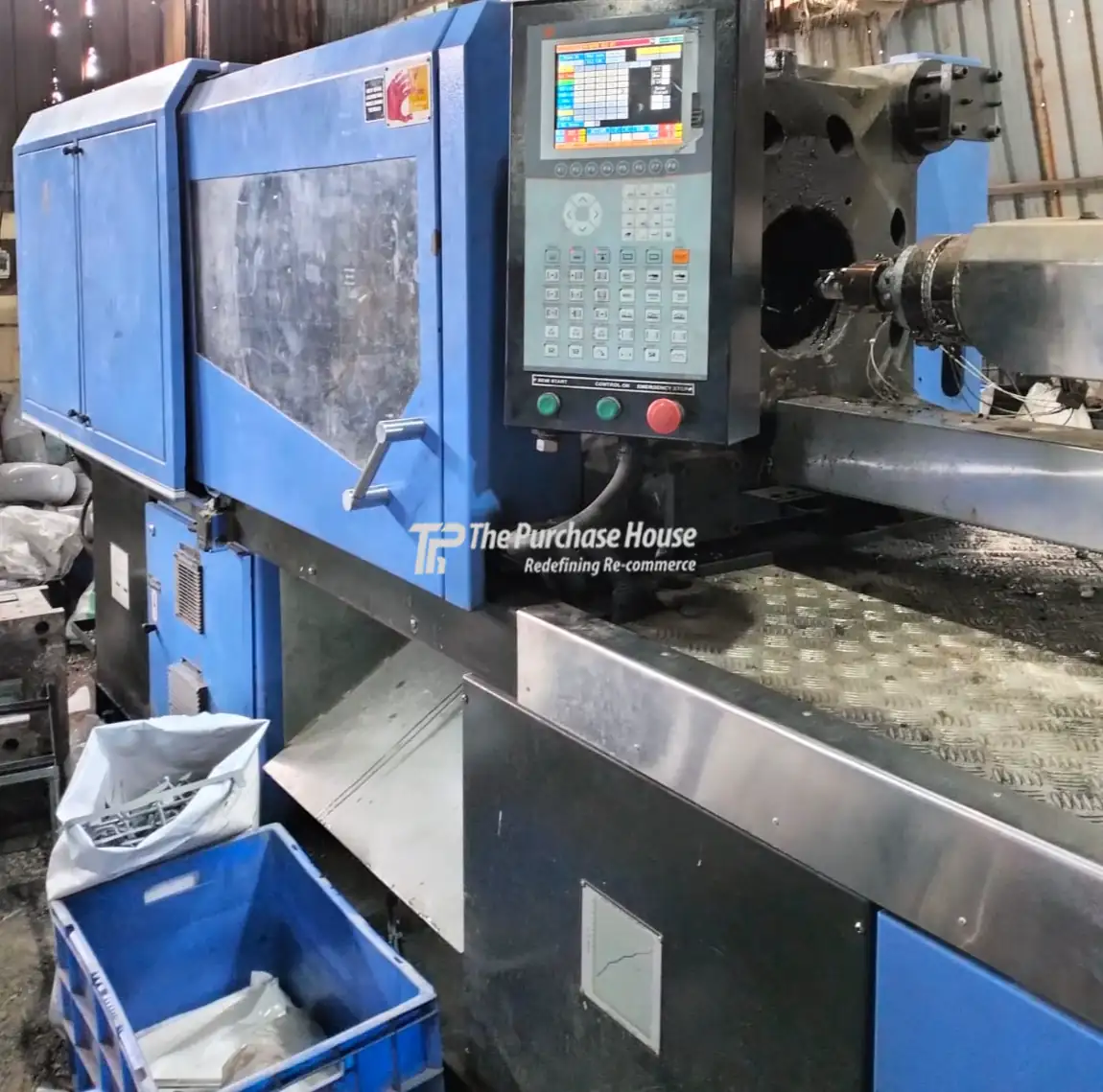 INJECTION MOULDING MACHINE