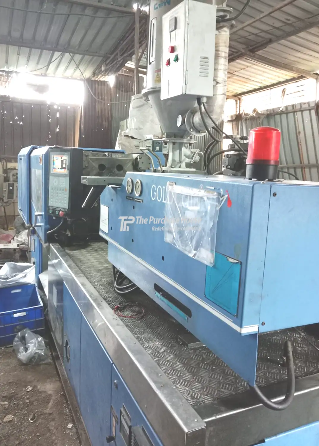 INJECTION MOULDING MACHINE