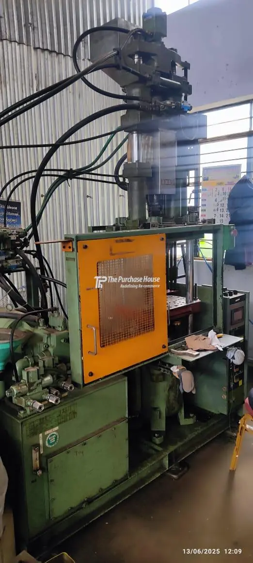 INJECTION MOULDING MACHINE