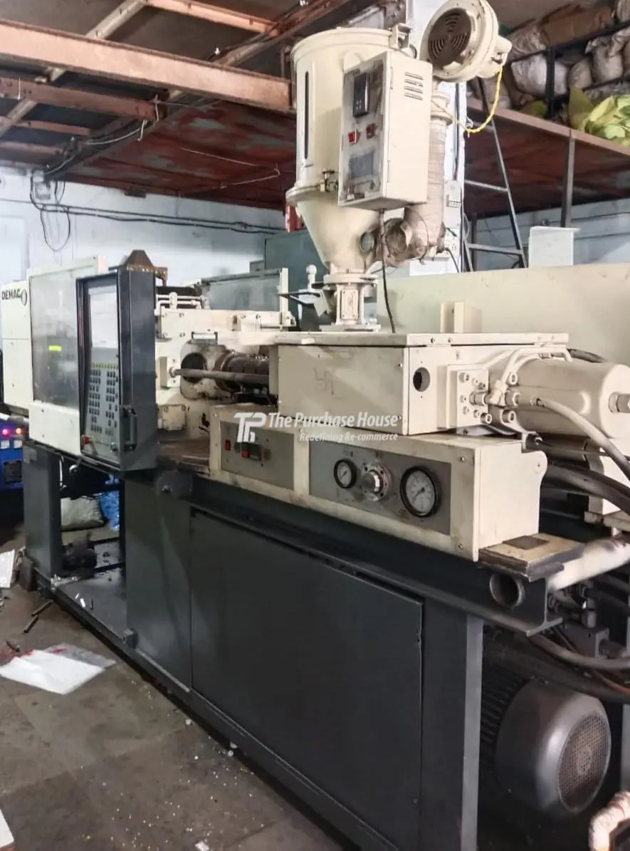 INJECTION MOULDING MACHINE