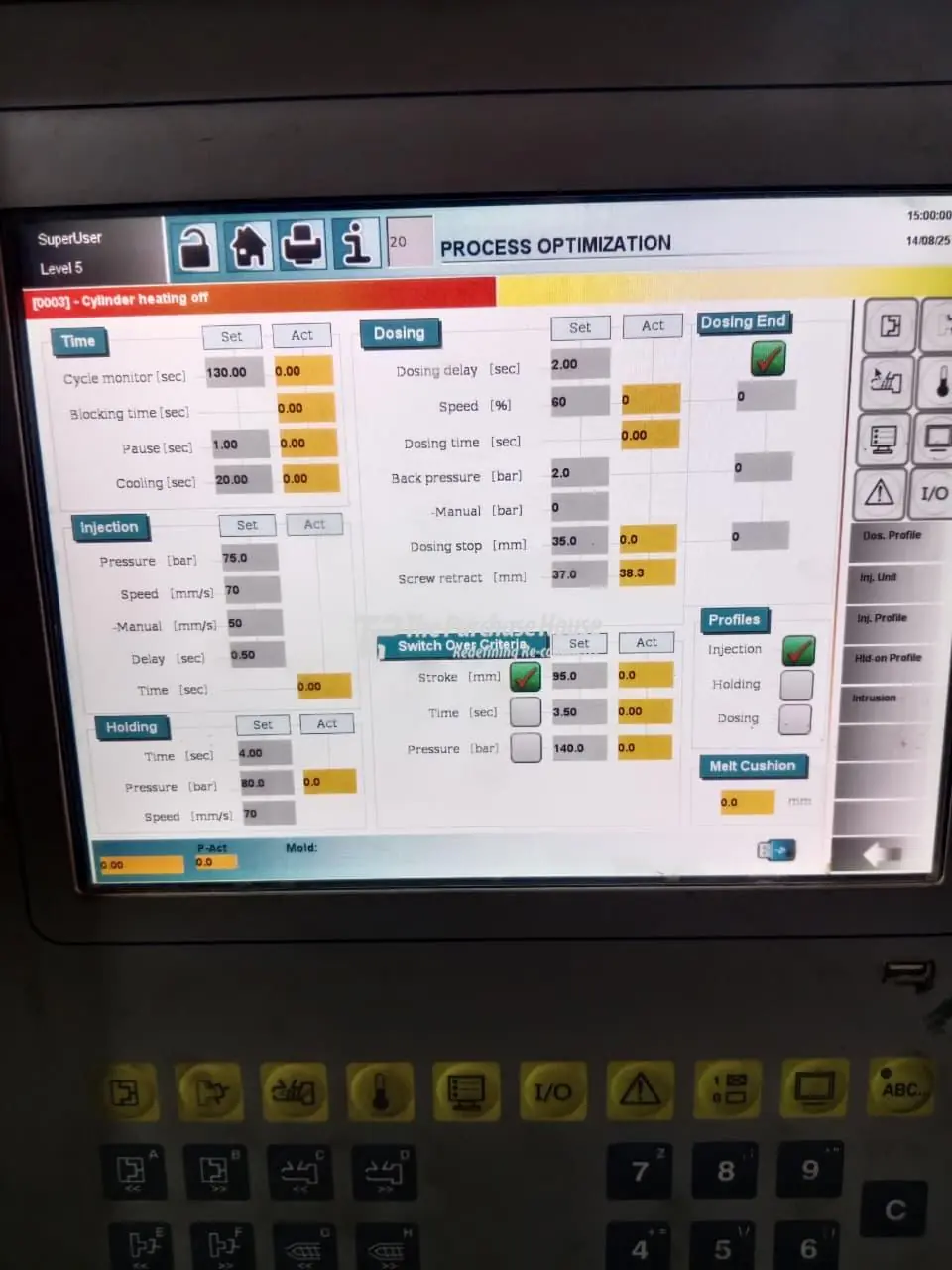 INJECTION MOULDING MACHINE