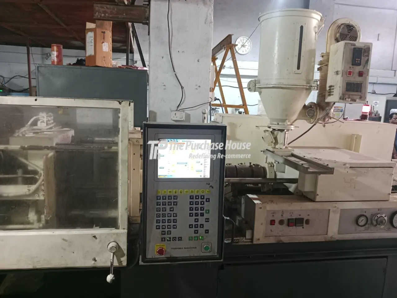 INJECTION MOULDING MACHINE