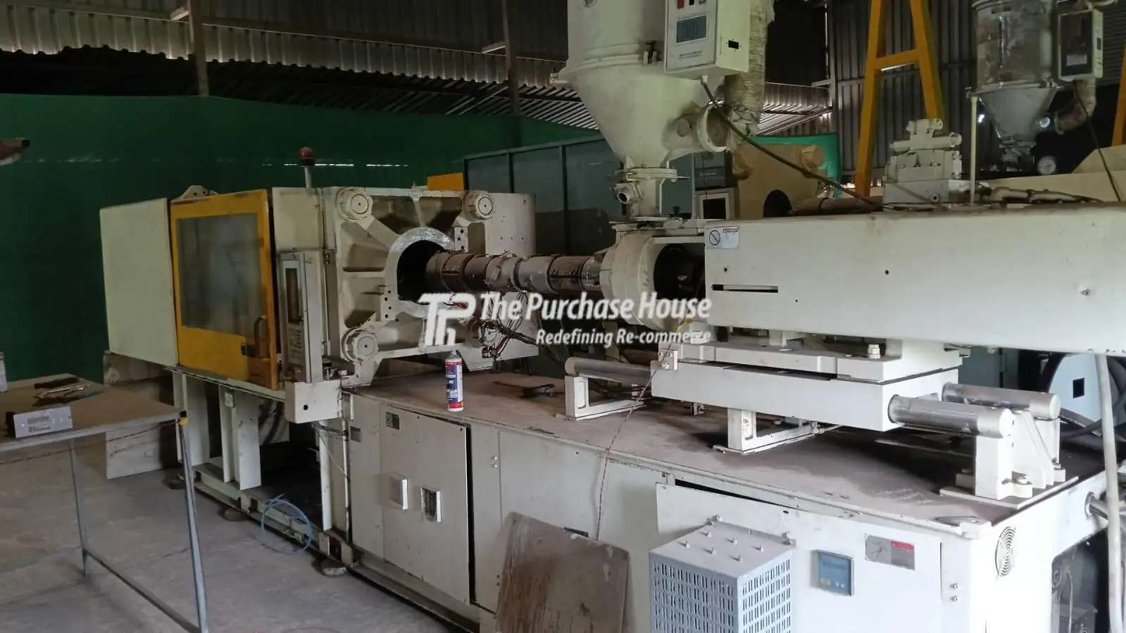 INJECTION MOULDING MACHINE