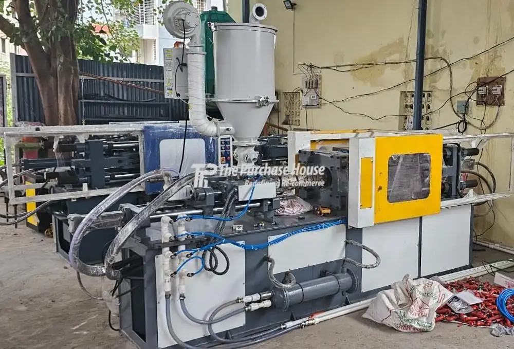 INJECTION MOULDING MACHINE