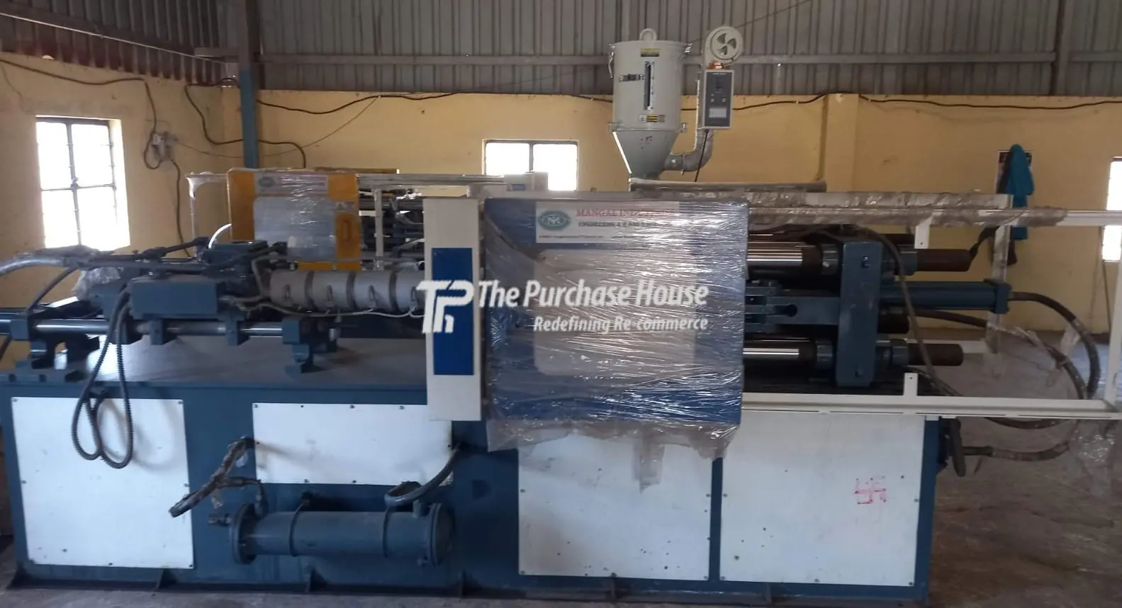 INJECTION MOULDING MACHINE