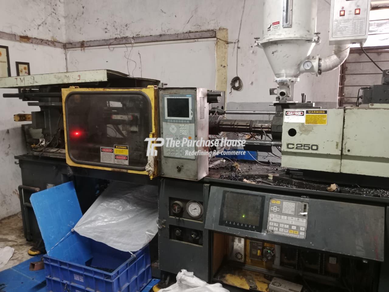 INJECTION MOULDING MACHINE