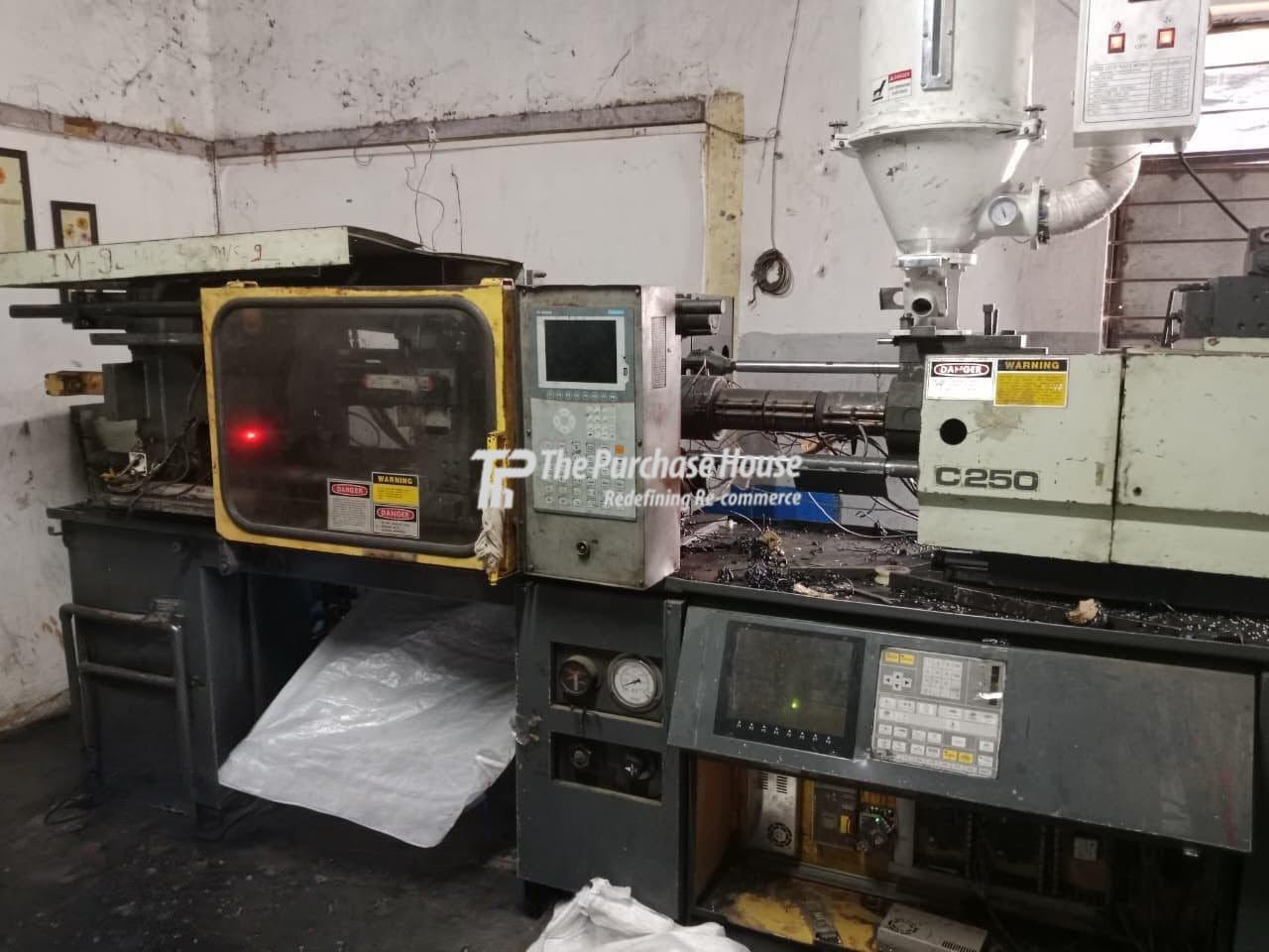 INJECTION MOULDING MACHINE