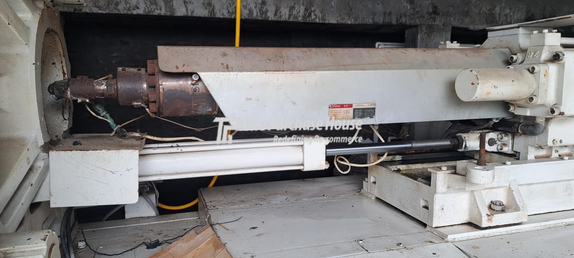 INJECTION MOULDING MACHINE