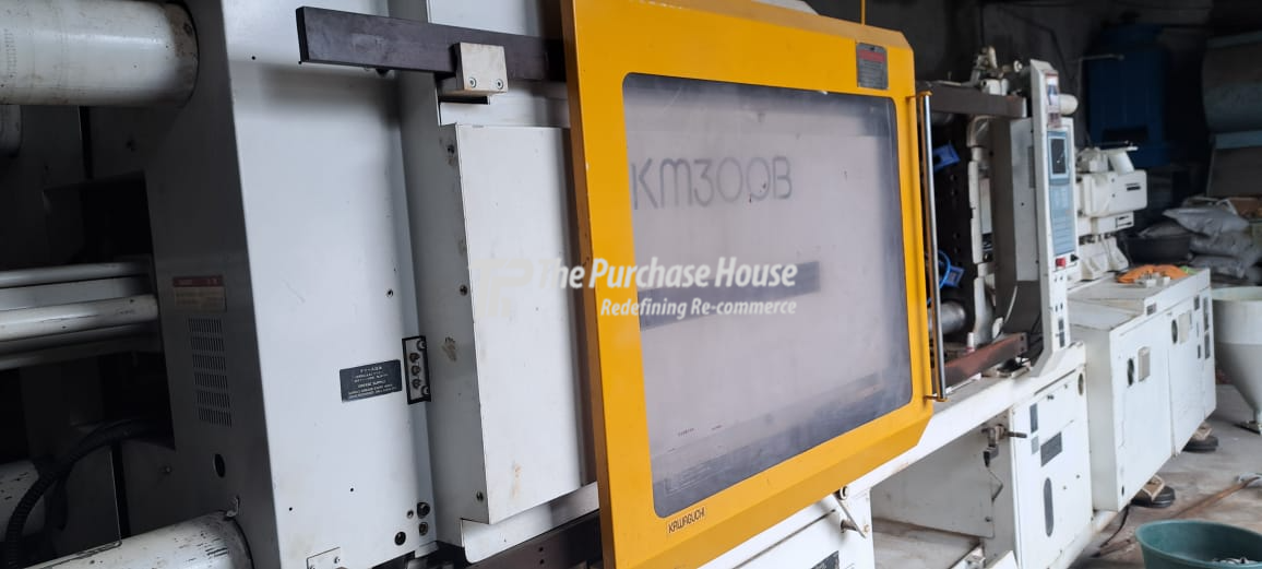 INJECTION MOULDING MACHINE