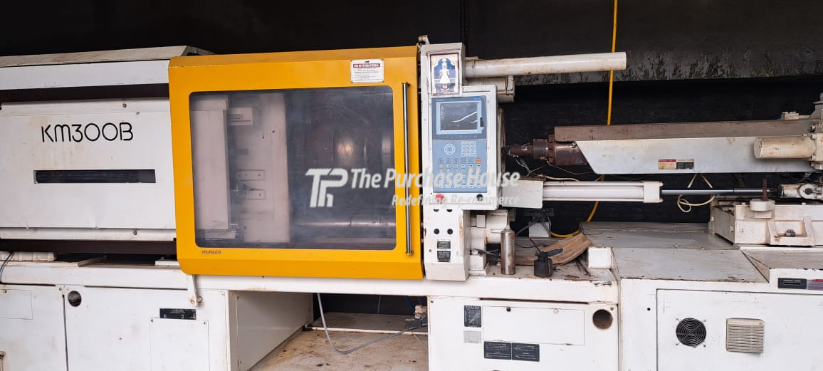 INJECTION MOULDING MACHINE