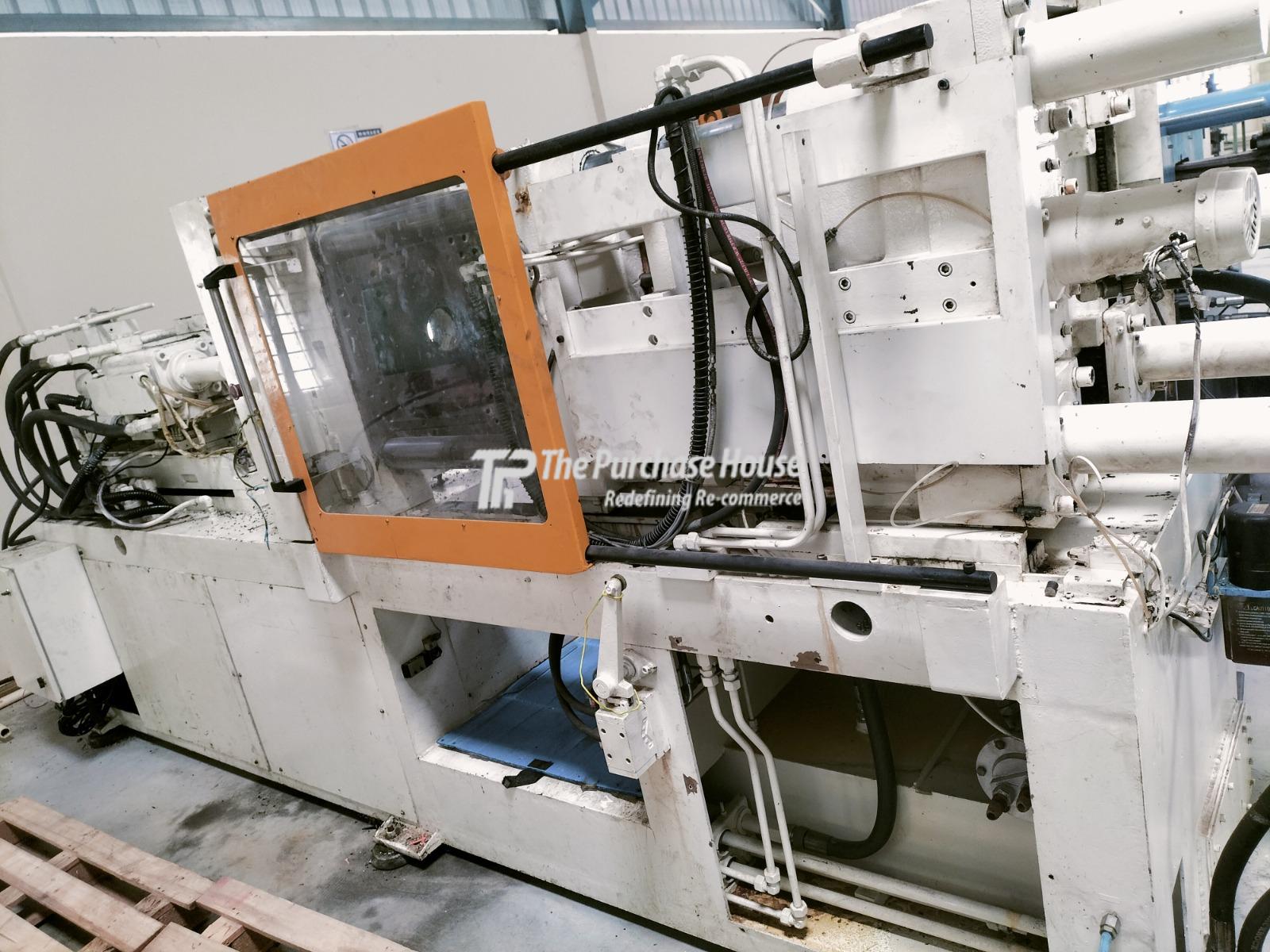 INJECTION MOULDING MACHINE