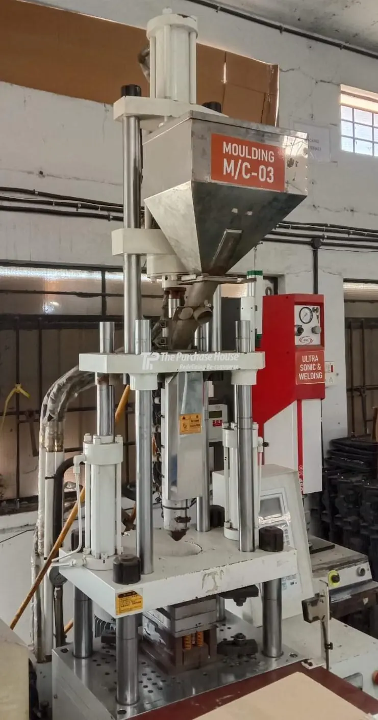 Injection Moulding Machine for Plastic Manufacturing