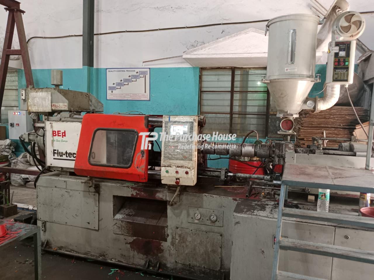 INJECTION MOULDING MACHINE