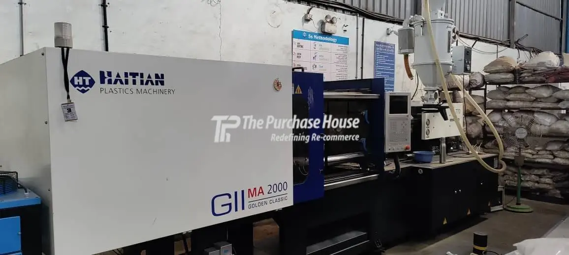 INJECTION MOULDING MACHINE