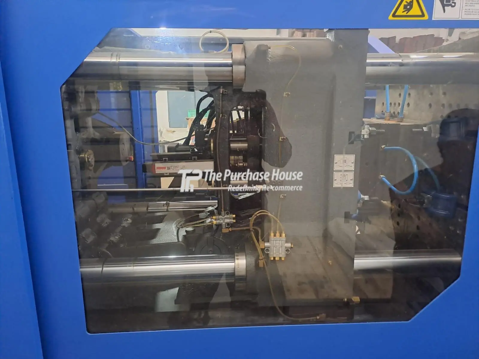 INJECTION MOULDING MACHINE