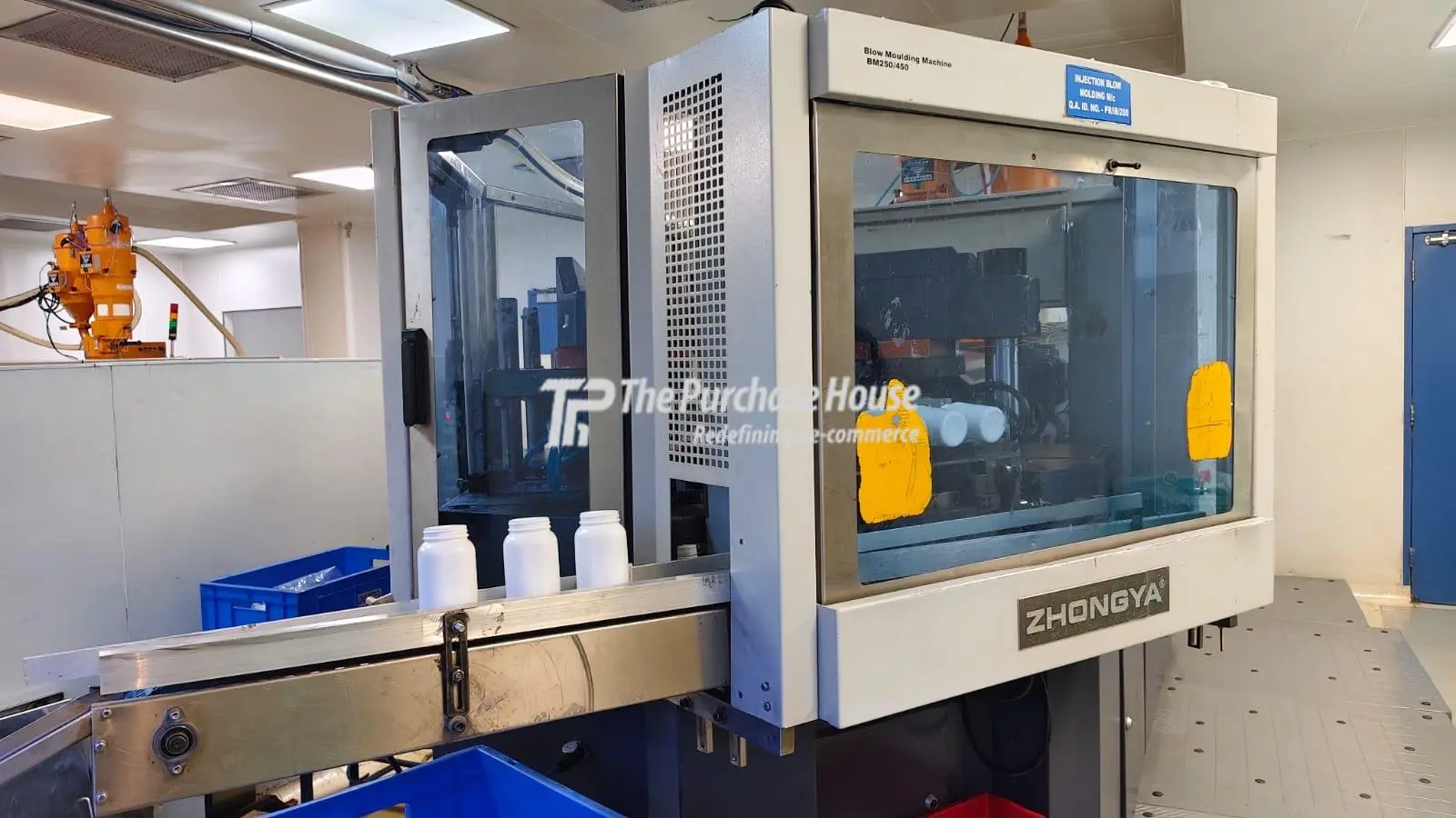 BLOW MOULDING MACHINE