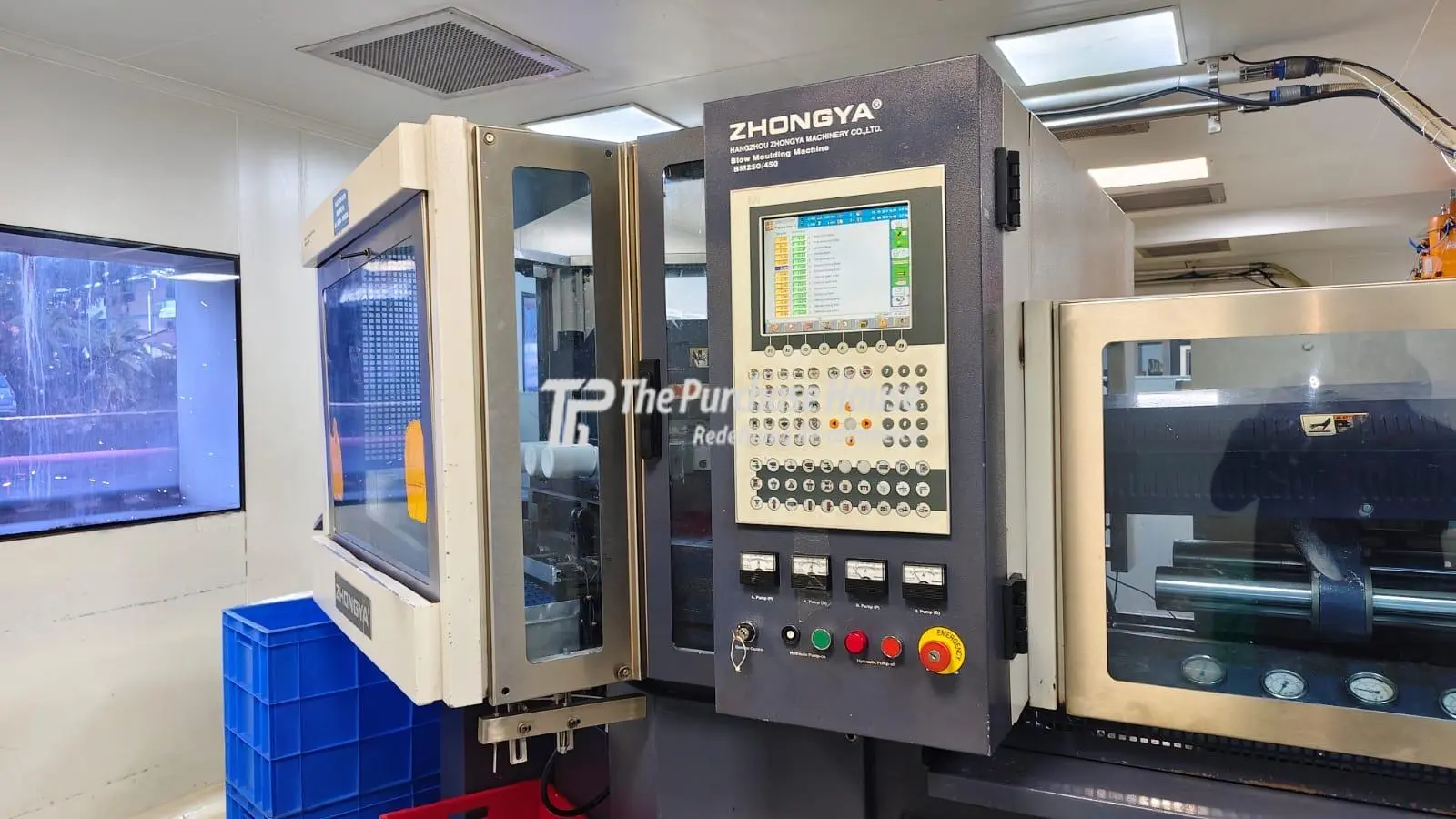 BLOW MOULDING MACHINE