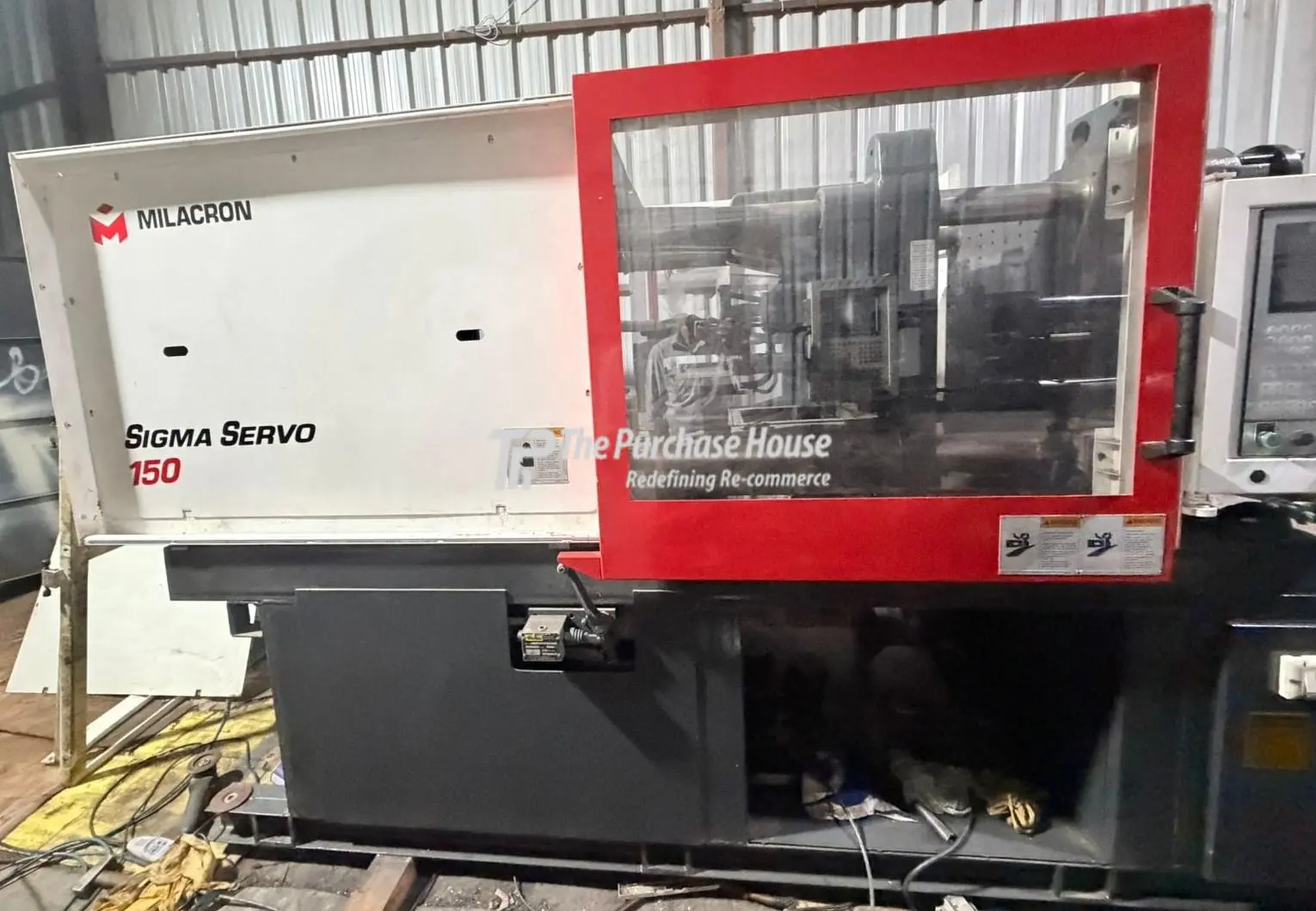 INJECTION MOULDING MACHINE