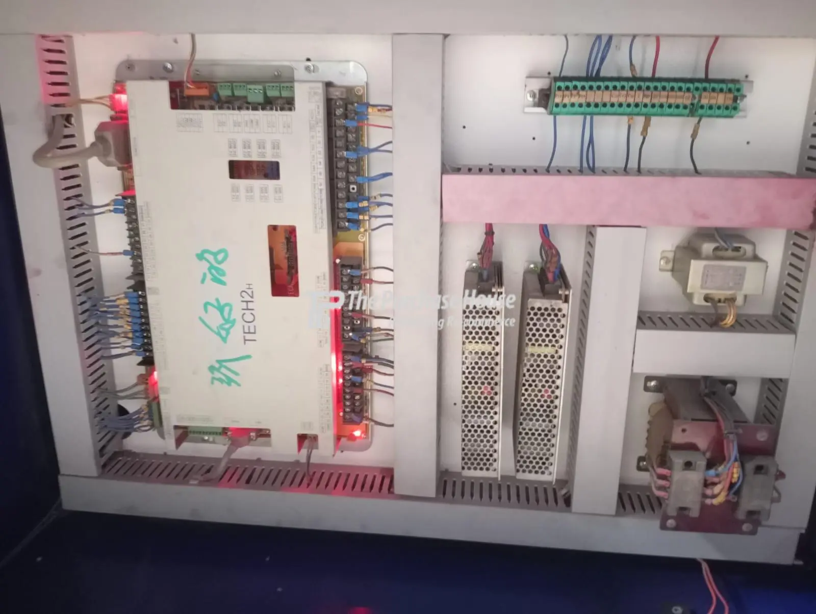 INJECTION MOULDING MACHINE