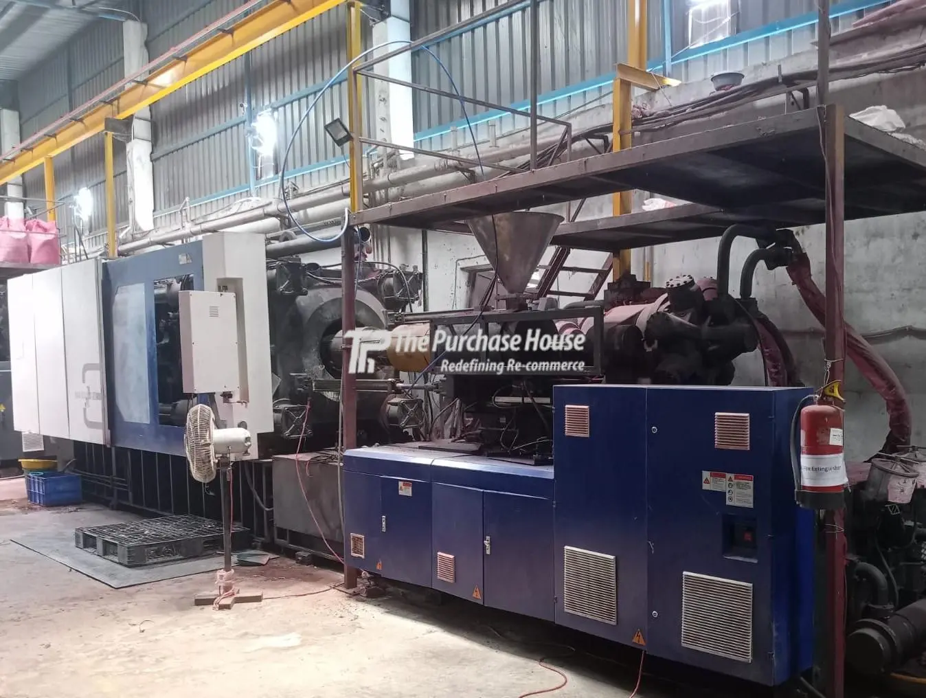 INJECTION MOULDING MACHINE