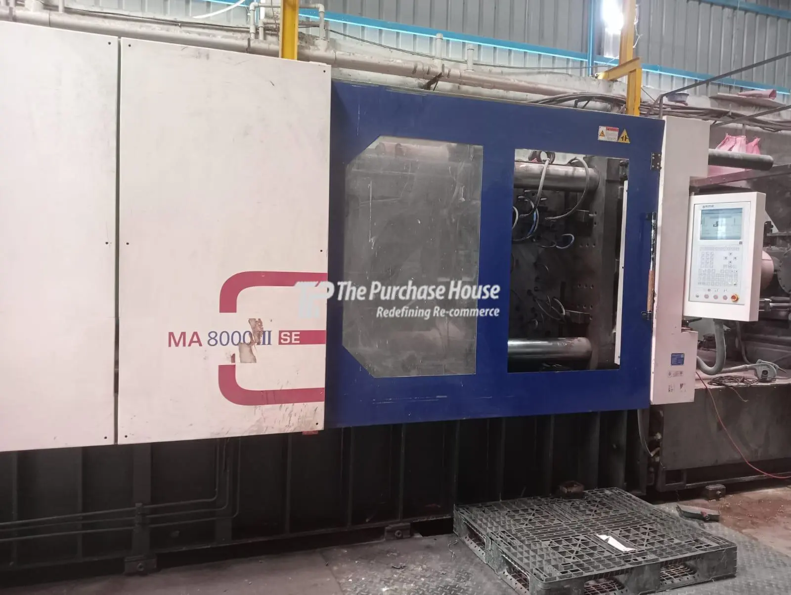 INJECTION MOULDING MACHINE