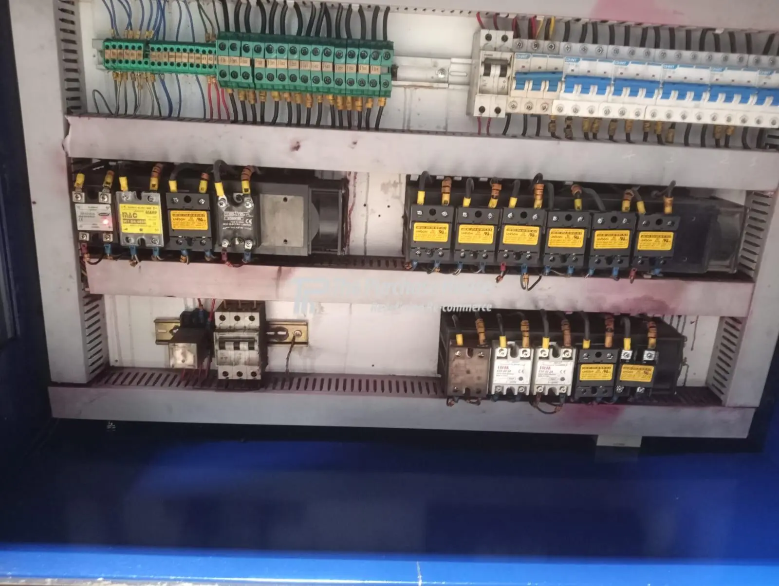 INJECTION MOULDING MACHINE