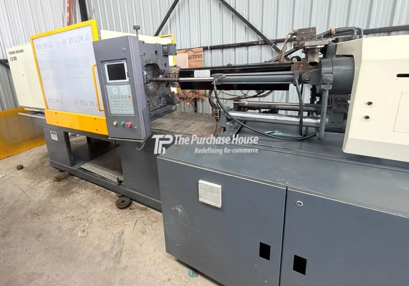 INJECTION MOULDING MACHINE