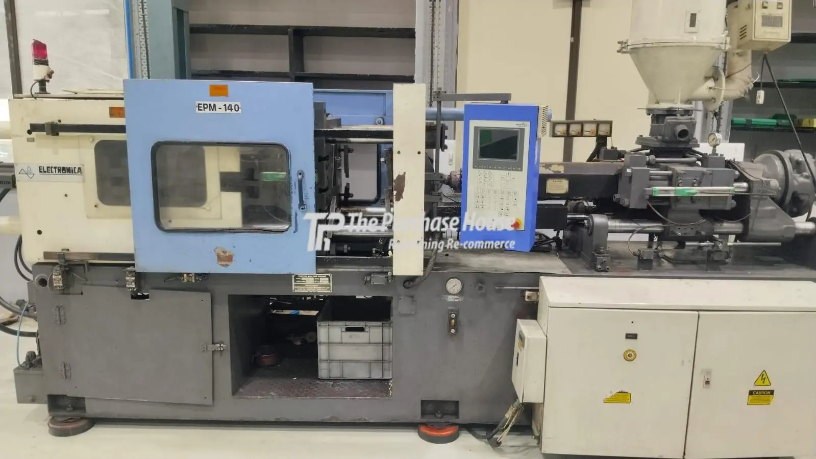 INJECTION MOULDING MACHINE