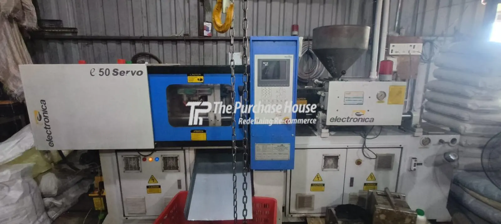 INJECTION MOULDING MACHINE
