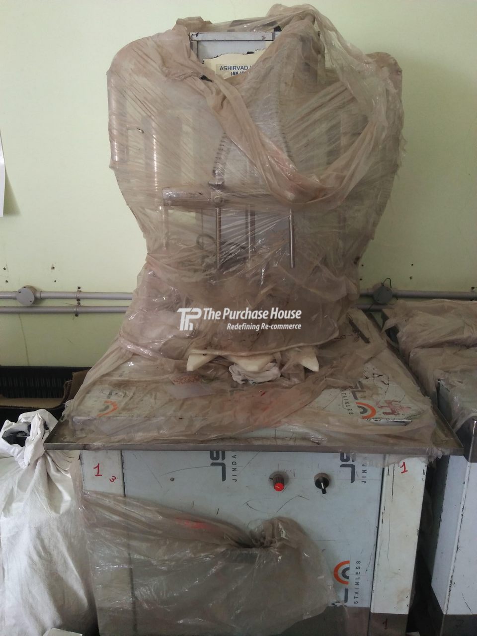 LIQUID FILLING SEALING MACHINE