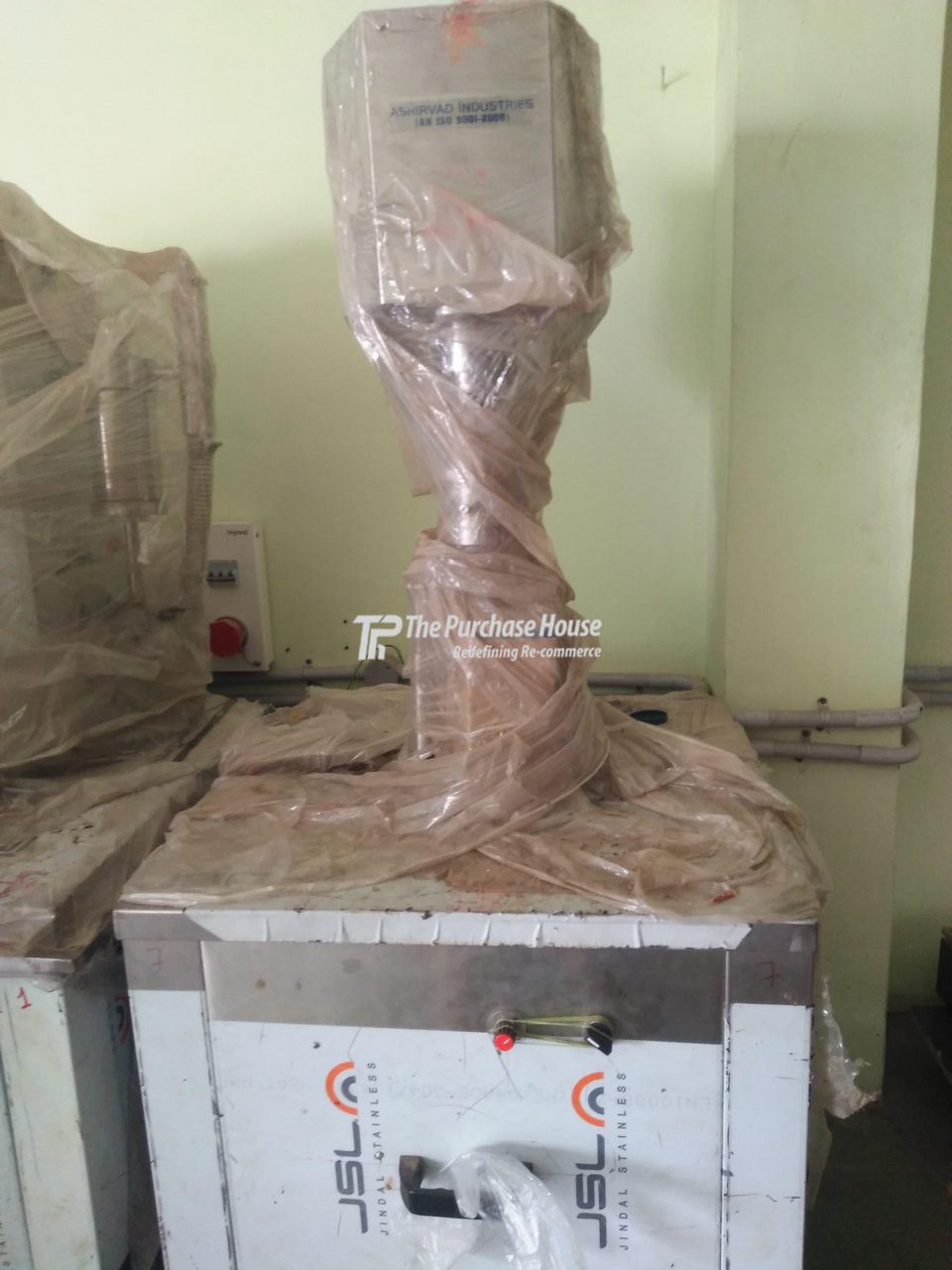 LIQUID FILLING SEALING MACHINE