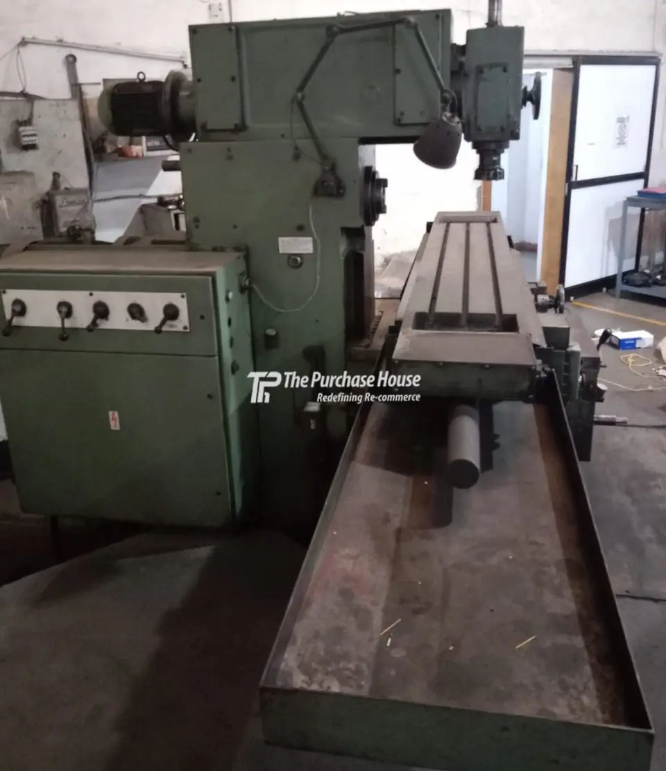 UNIVERSAL MILLING MACHINE