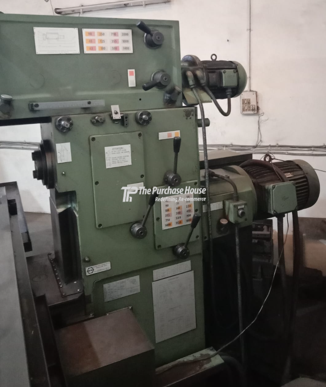 MILLING MACHINE