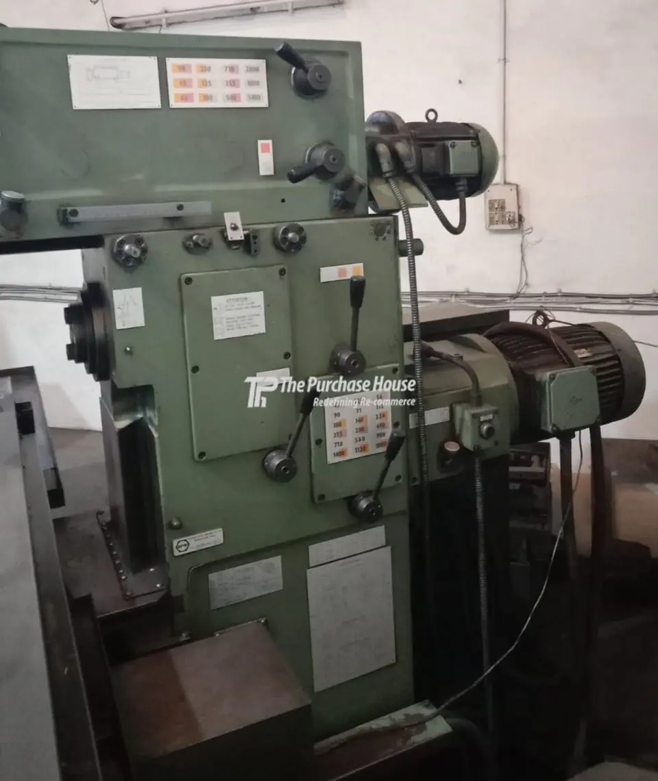 UNIVERSAL MILLING MACHINE