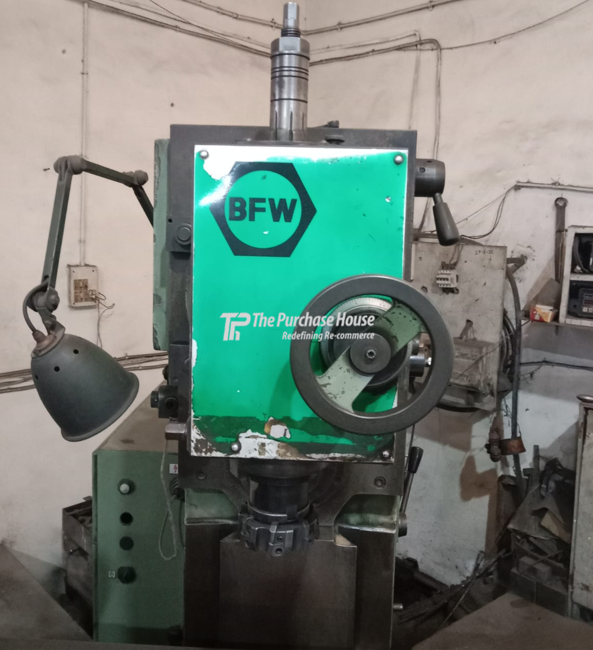MILLING MACHINE