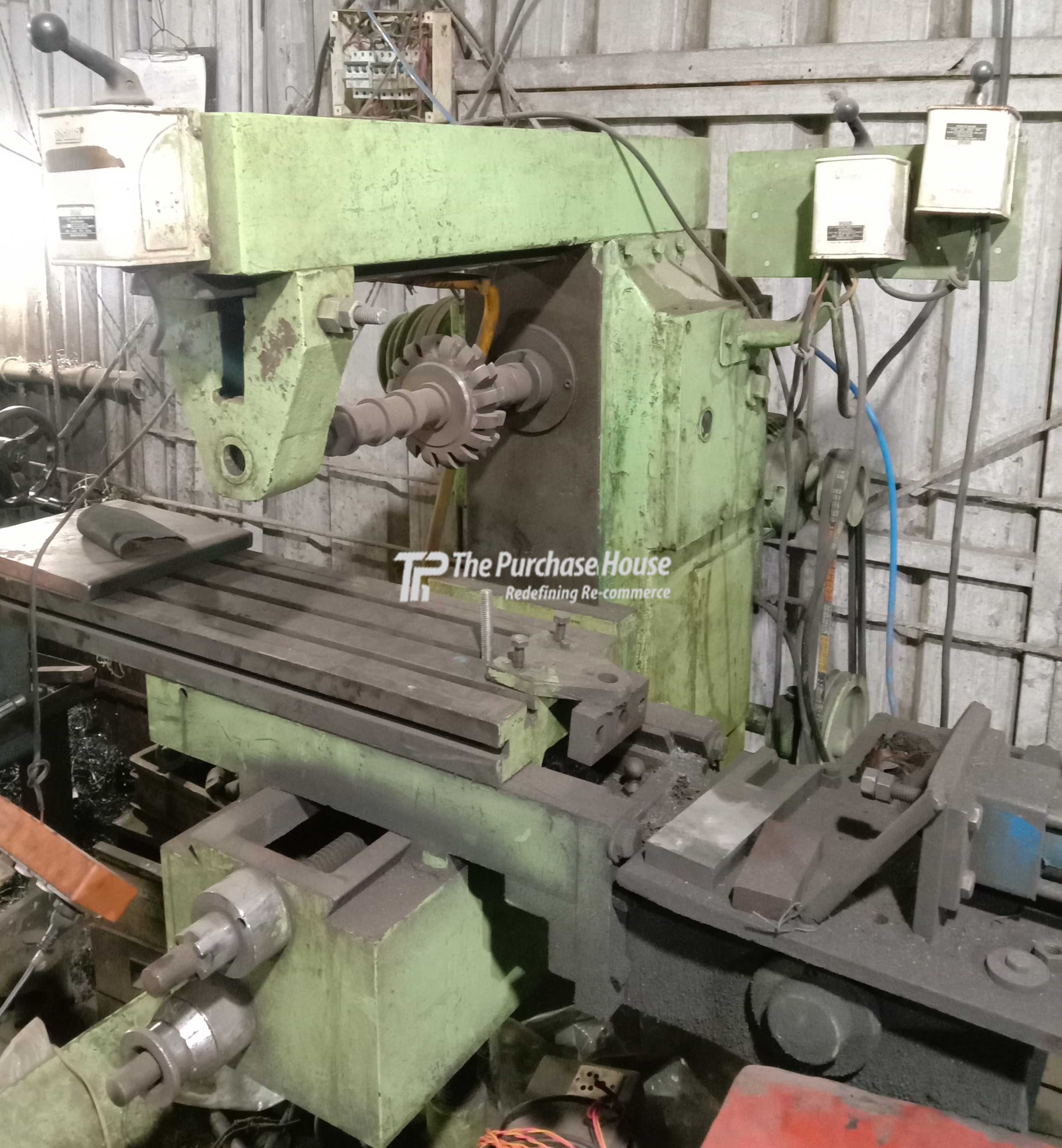 MILLING MACHINE