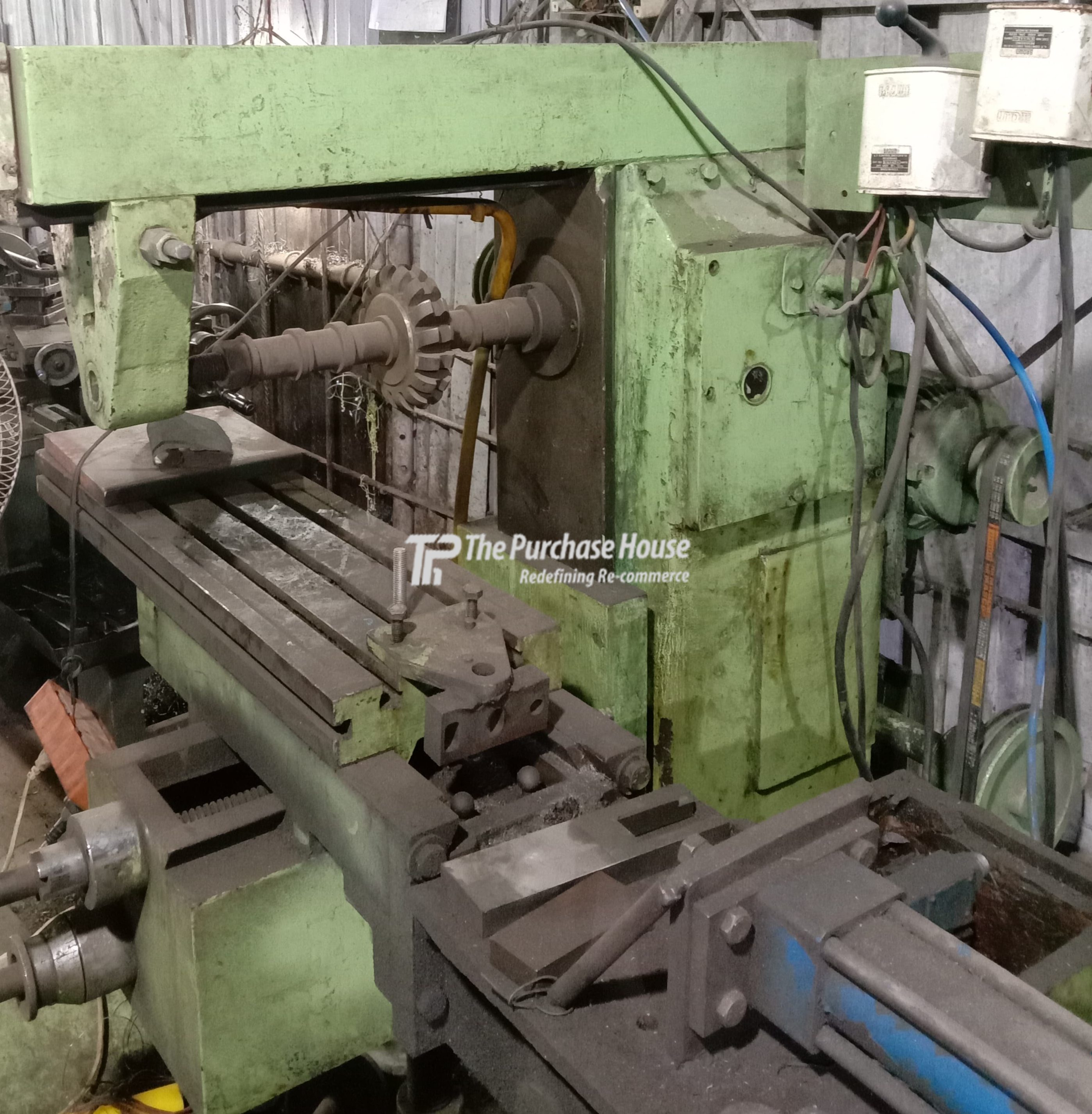 MILLING MACHINE