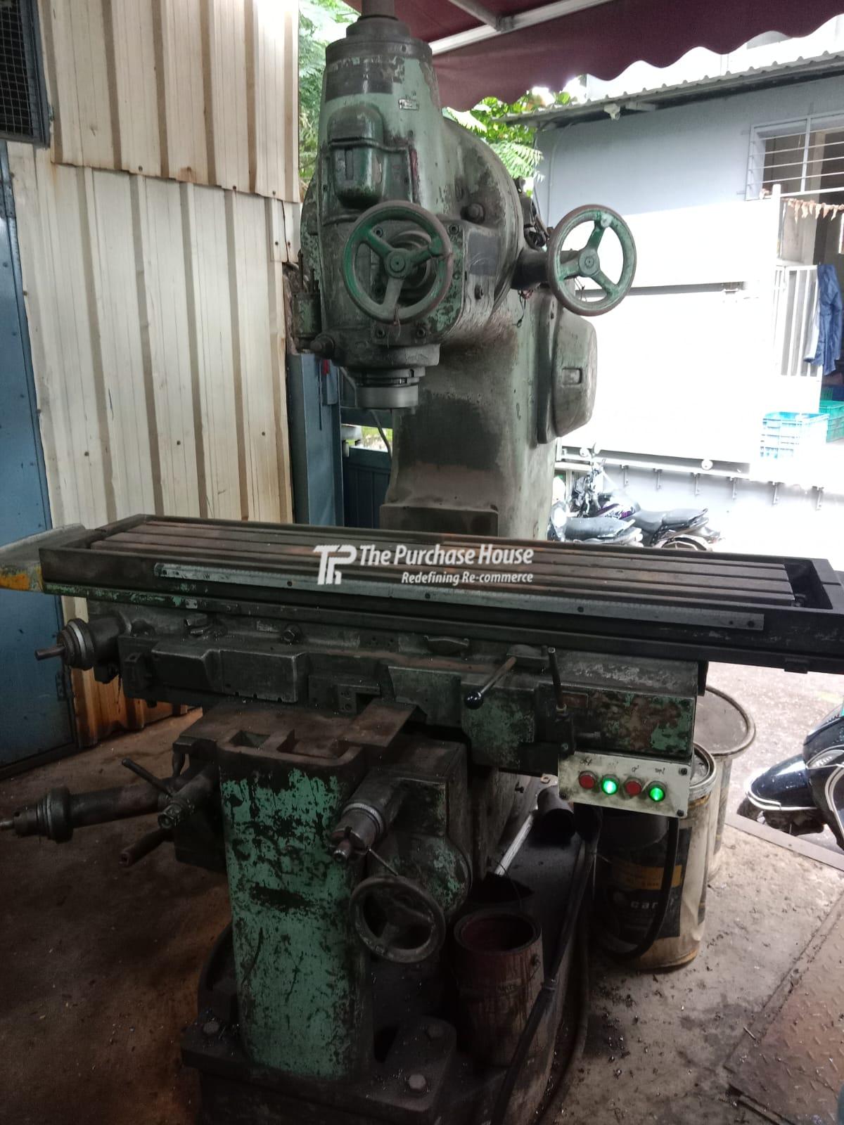 MILLING MACHINE