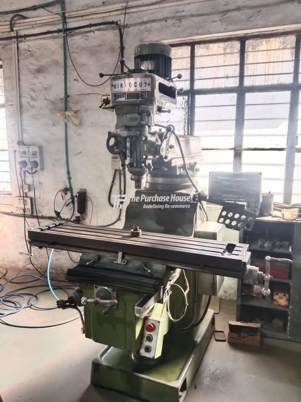 VERTICAL MILLING MACHINE